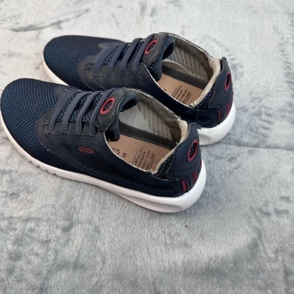 Geox youth US size 2 Excellent condition - Picture 4 of 9